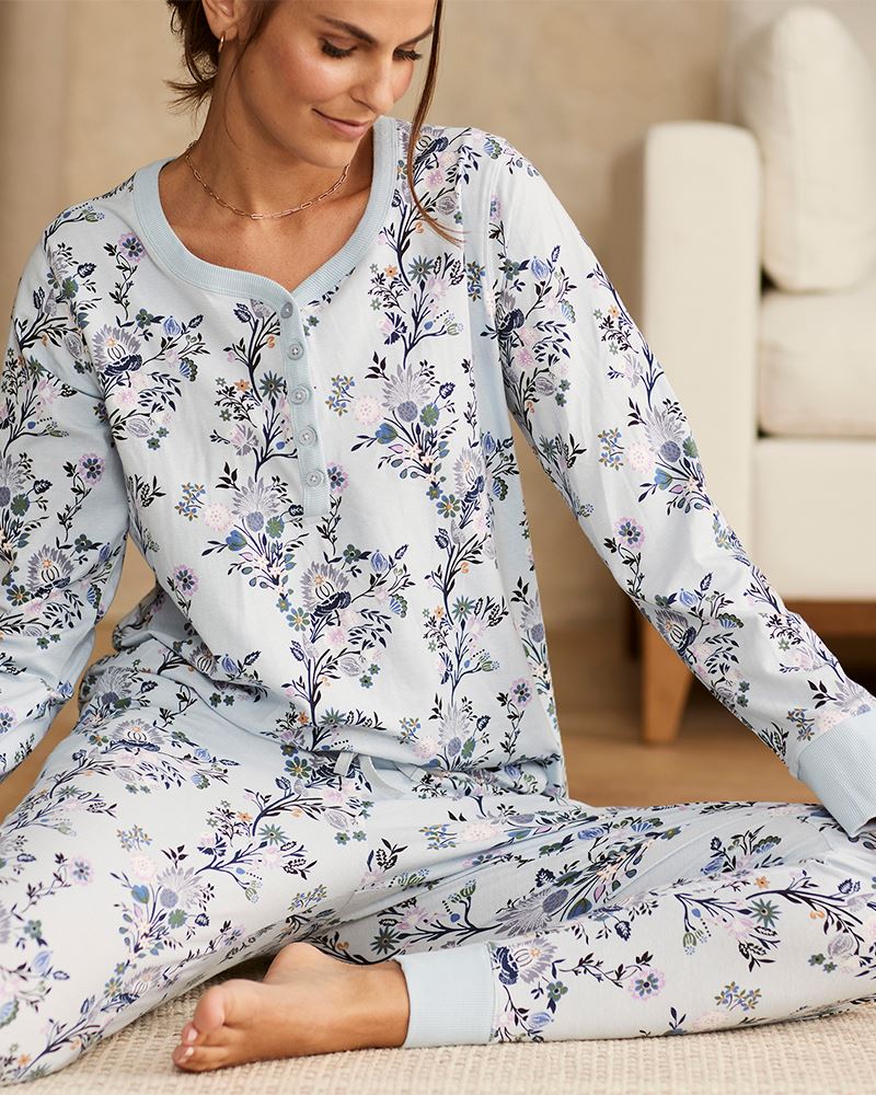 Vera Bradley Jogger Pajama Pants in Garden Masquerade Vines